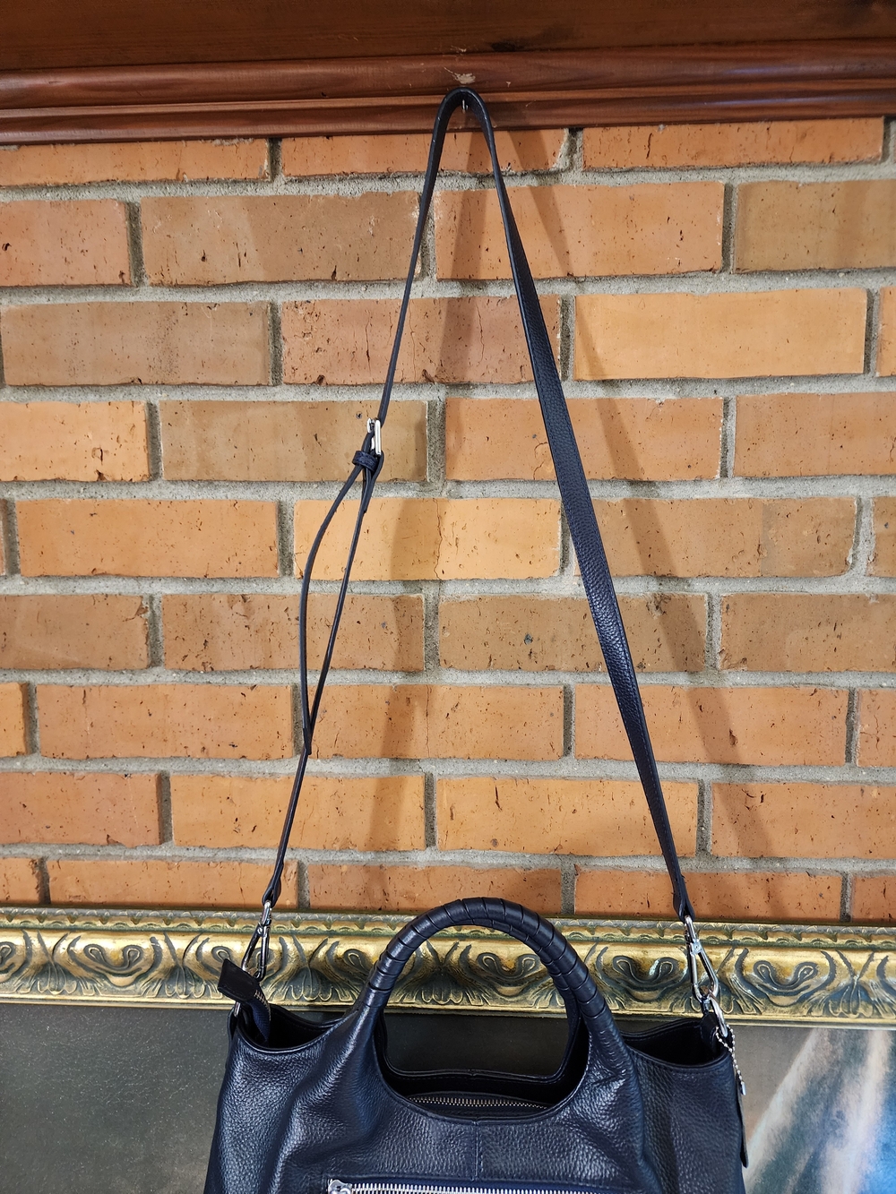 Iswee Navy Pebbled Leather Shoulder Bag - Picture 6 of 17